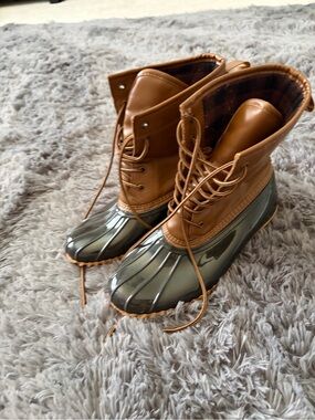 Women’s Two-Tone Winter Duck Boots - Tan and Olive
